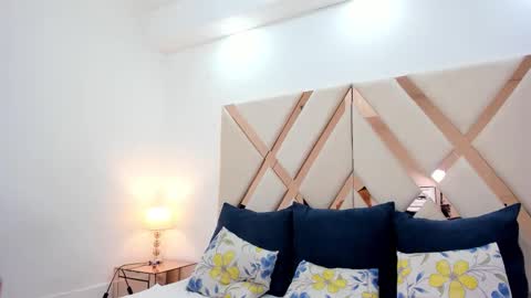 Snapshot of britannythomsom chatting on November 2025 05:46:01 PM Britanny online show from November 2025 05:46:01 PM