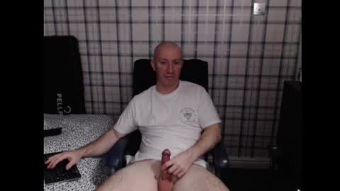 Snapshot of britguy_uk chatting on November 2025 10:30:02 PM Lemee Joinyuu online show from November 2025 10:30:02 PM