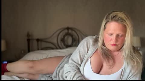 British Bella online show from April 2026 06:07:01 PM