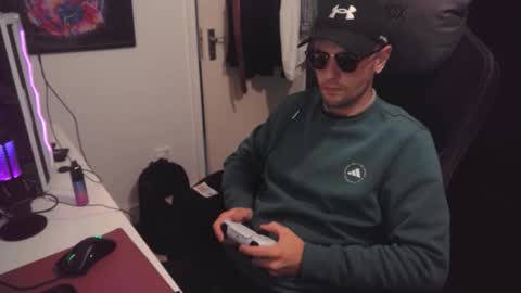 Snapshot of britishbigdick_ chatting on September 2025 05:59:01 PM britishbigdick_ online show from September 2025 05:59:01 PM