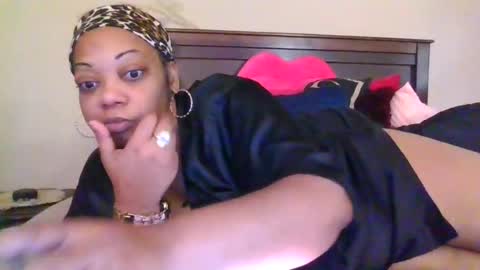 Snapshot of brownroundrenee chatting on July 2026 12:23:01 PM brownroundrenee online show from July 2026 12:23:01 PM
