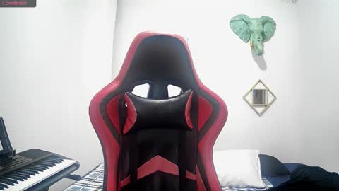 bruce_1111 online show from October 2025 08:24:02 PM