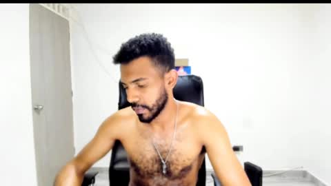 bruce_1111 online show from April 2026 09:39:33 PM