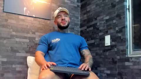 Snapshot of brucedallas chatting on February 2026 05:01:02 AM brucedallas online show from February 2026 05:01:02 AM