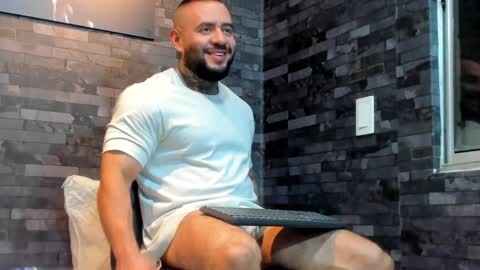 Snapshot of brucedallas chatting on May 2026 01:10:02 AM brucedallas online show from May 2026 01:10:02 AM