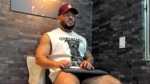 Snapshot of brucedallas chatting on May 2026 11:34:04 PM brucedallas online show from May 2026 11:34:04 PM