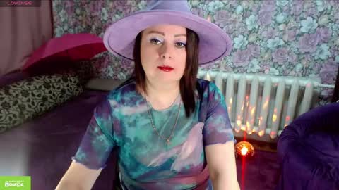 Julia online show from April 2026 08:06:01 PM