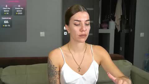 Snapshot of brunette_from_the_moon chatting on November 2025 08:32:01 PM Alice online show from November 2025 08:32:01 PM