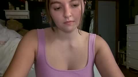 Snapshot of brunettebaby040 chatting on September 2025 02:02:01 AM brunettebaby040 online show from September 2025 02:02:01 AM