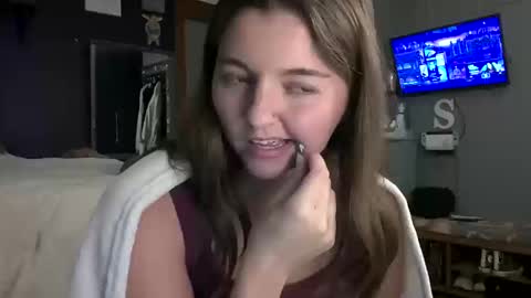Snapshot of brunettebaby040 chatting on October 2025 10:43:02 PM brunettebaby040 online show from October 2025 10:43:02 PM