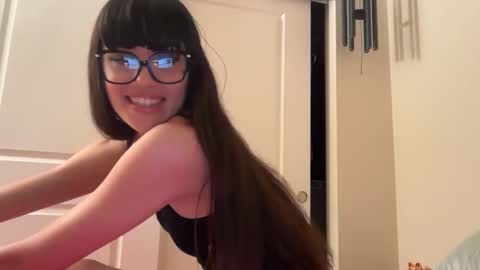 brunettefantasy4848 online show from April 2026 04:17:01 AM