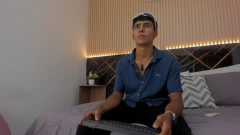 Snapshot of bruno_fox_ chatting on June 2026 08:18:01 PM Bruno online show from June 2026 08:18:01 PM