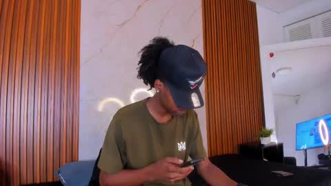 Bryxon  online show from February 2025 03:03:01 PM