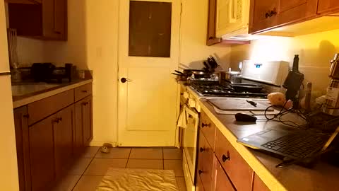 Snapshot of btmcub_sandiego chatting on March 2025 03:34:02 AM bottom freak online show from March 2025 03:34:02 AM