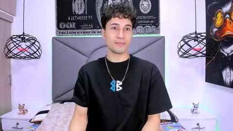 Snapshot of buddy_whitte chatting on May 2026 06:02:01 PM Buddy Whitte online show from May 2026 06:02:01 PM