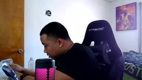 buffsexyman24 online show from February 2026 05:33:01 PM