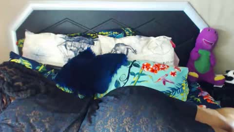 bulkyyass4u online show from December 2025 10:42:01 AM