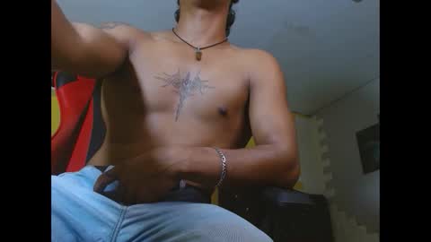 bull_cam online show from October 2025 03:00:01 PM