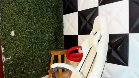 bull_cam online show from November 2025 05:04:02 PM