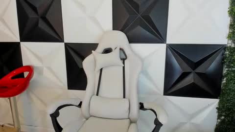 bull_cam online show from November 2025 06:40:02 PM