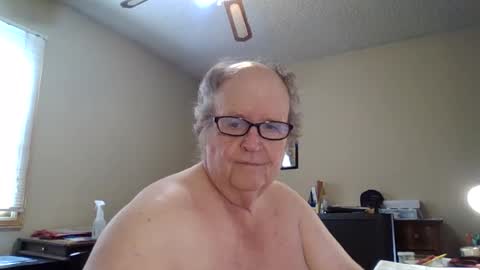 Snapshot of bullfrogg5050 chatting on June 2026 10:36:02 PM bullfrogg5050 online show from June 2026 10:36:02 PM