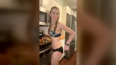 Snapshot of bumblebee_bat chatting on July 2026 05:04:01 PM Bumblebee Bat Girl athletic fit smalltits skinny natural online show from July 2026 05:04:01 PM