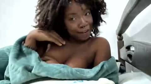 Snapshot of bunny_secrets chatting on July 2026 12:05:01 AM Isa online show from July 2026 12:05:01 AM