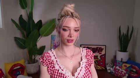 Snapshot of bunnydollstella chatting on July 2026 12:24:01 AM Stella online show from July 2026 12:24:01 AM