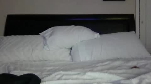 Snapshot of bunz627 chatting on November 2025 04:00:01 AM Iam King online show from November 2025 04:00:01 AM