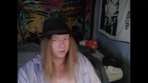 Snapshot of burningflute chatting on September 2025 10:22:02 PM burningflute online show from September 2025 10:22:02 PM