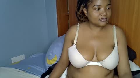 Snapshot of busty_kenzi chatting on June 2026 03:25:02 PM busty kenzi online show from June 2026 03:25:02 PM