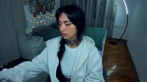 Snapshot of butter_f1y chatting on October 2025 06:25:01 AM Sabrina online show from October 2025 06:25:01 AM