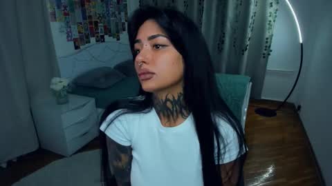 Snapshot of butter_f1y chatting on October 2025 06:32:02 AM Sabrina online show from October 2025 06:32:02 AM