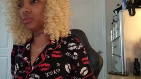 butterfly booty online show from December 2025 01:04:02 PM