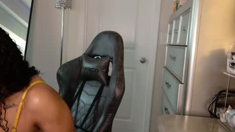Snapshot of butterflybootyy chatting on April 2026 06:17:02 PM butterfly booty online show from April 2026 06:17:02 PM
