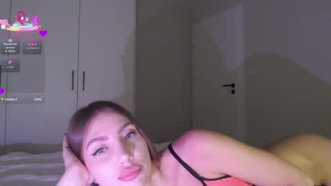 Snapshot of butterflys_ chatting on November 2025 06:08:01 PM Lauren online show from November 2025 06:08:01 PM