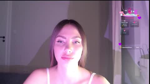 Snapshot of butterflys_ chatting on December 2025 03:43:01 PM Lauren online show from December 2025 03:43:01 PM