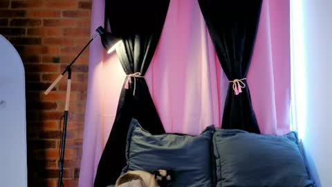 Lia Butterfly  online show from July 2026 07:16:01 PM