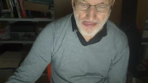 Buttlover2233 online show from October 2025 07:56:01 PM
