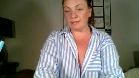 Snapshot of caitieluvs chatting on June 2026 02:12:01 AM caitieluvs online show from June 2026 02:12:01 AM