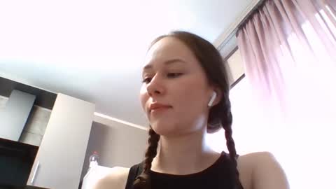 Snapshot of caitlinhannah chatting on June 2026 08:37:02 AM Sara online show from June 2026 08:37:02 AM