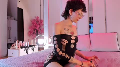 Snapshot of calioperoux1 chatting on May 2026 09:44:01 PM Caliope online show from May 2026 09:44:01 PM