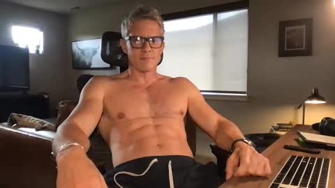 Snapshot of calirsedmo chatting on November 2025 08:33:02 PM calirsedmo online show from November 2025 08:33:02 PM