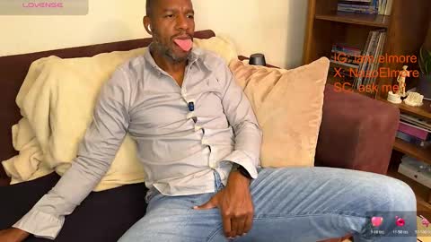 My name is Robert  Dont be shysay hi I love to chat. For requests or dirty talk please use tips  online show from March 2026 04:29:02 AM