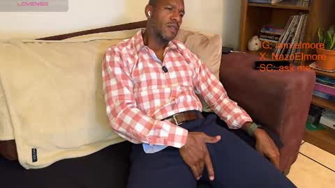 My name is Robert  Dont be shysay hi I love to chat. For requests or dirty talk please use tips  online show from March 2026 04:29:02 AM