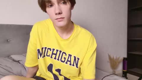 Snapshot of callmenineoneseven chatting on October 2025 05:57:02 PM Nick online show from October 2025 05:57:02 PM