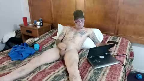 calredding75 online show from December 2025 10:15:01 PM