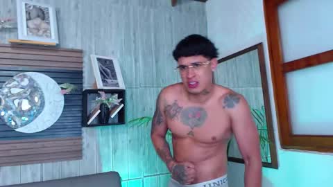 Snapshot of calvin913 chatting on November 2025 09:39:01 AM calvin913 online show from November 2025 09:39:01 AM