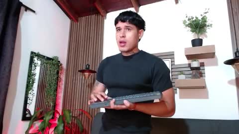 Snapshot of calvin913 chatting on November 2025 08:53:02 AM calvin913 online show from November 2025 08:53:02 AM