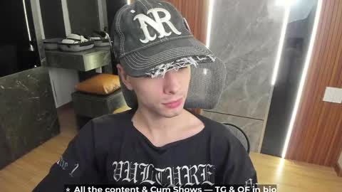 Snapshot of calvin_loves_you chatting on June 2026 05:15:02 PM Hey I am Calvin online show from June 2026 05:15:02 PM